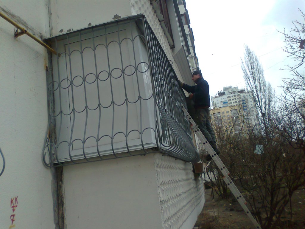 Решетка на балкон "чешуя"